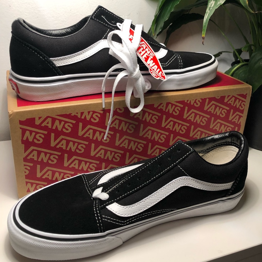 Never Worn‼️ Old Skool Black and White VANS